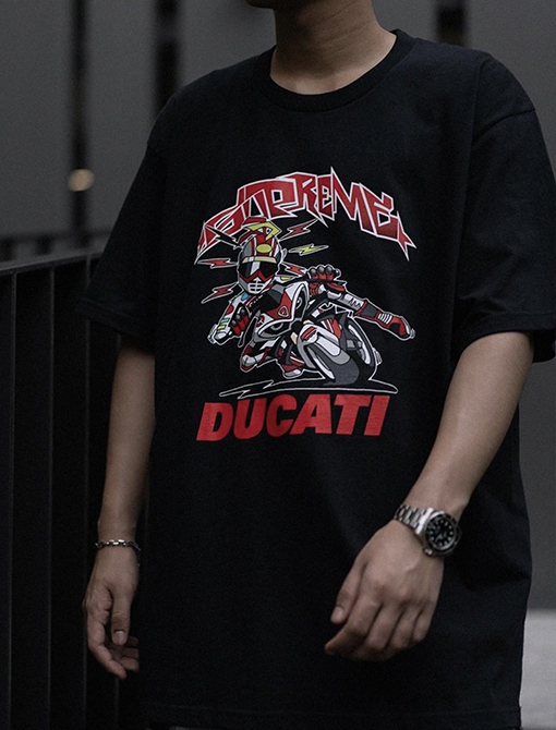 SUPREME X DUCATIコラボSS 24 BIKE TEEバイクレーサープリントTシャツ