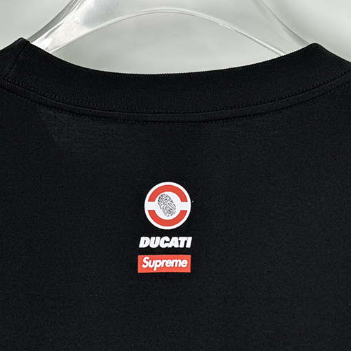 SUPREME X DUCATIコラボSS 24 BIKE TEEバイクレーサープリントTシャツ
