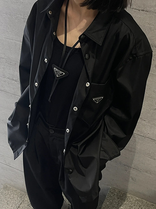 プラダスーパーコピー 胸ポケットクラシック逆三角ロゴ長袖シャツジャケット
