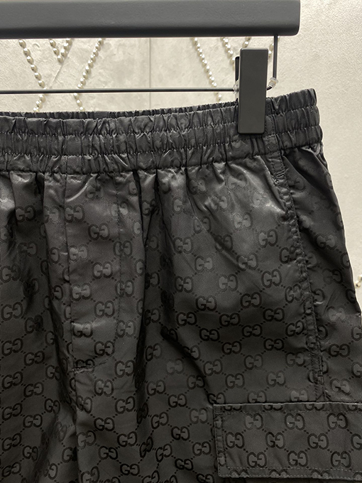 グッチ 軽量GGナイロンクラシック文字織りショーツ