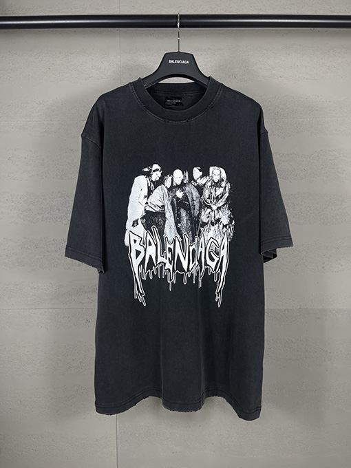 バレンシアガ  胸の前で水洗いして古くなって破壊した プリント半袖Tシャツ