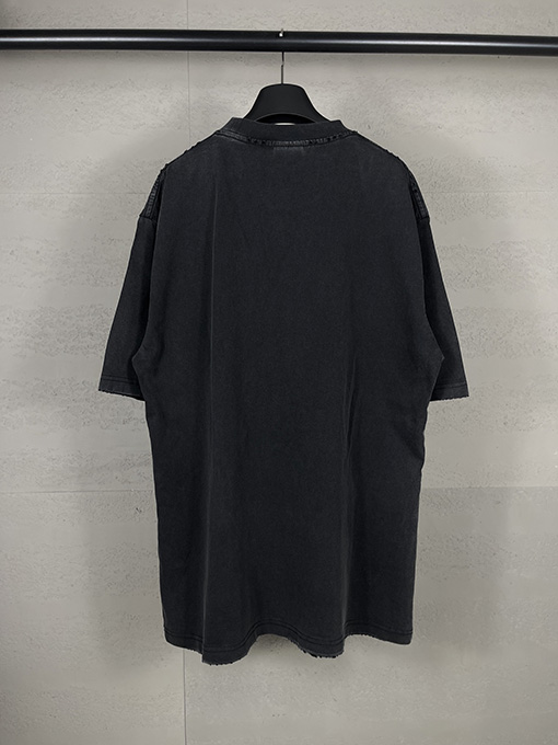 バレンシアガ  胸の前で水洗いして古くなって破壊した プリント半袖Tシャツ