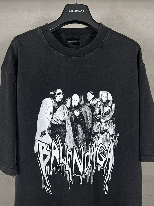 バレンシアガ  胸の前で水洗いして古くなって破壊した プリント半袖Tシャツ