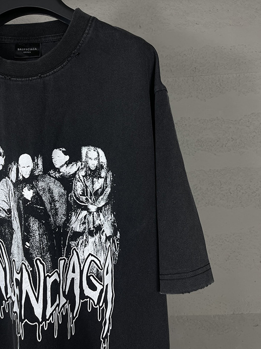 バレンシアガ  胸の前で水洗いして古くなって破壊した プリント半袖Tシャツ