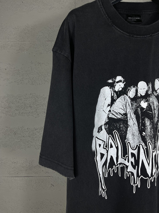 バレンシアガ  胸の前で水洗いして古くなって破壊した プリント半袖Tシャツ
