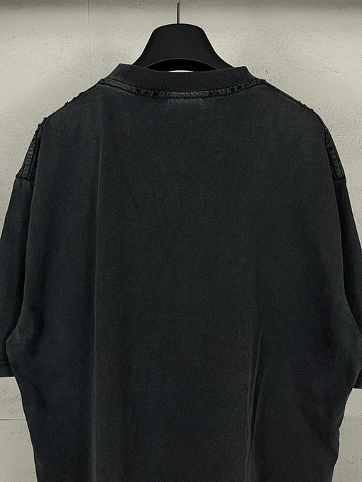 バレンシアガ  胸の前で水洗いして古くなって破壊した プリント半袖Tシャツ