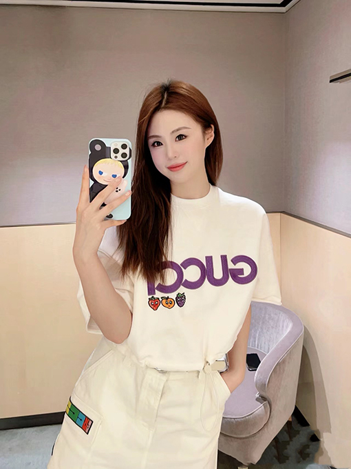 グッチ フロント刺繍ロゴ半袖Tシャツ
