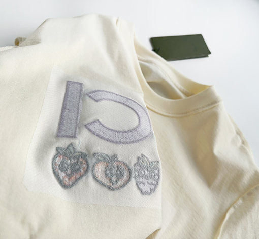 グッチ フロント刺繍ロゴ半袖Tシャツ