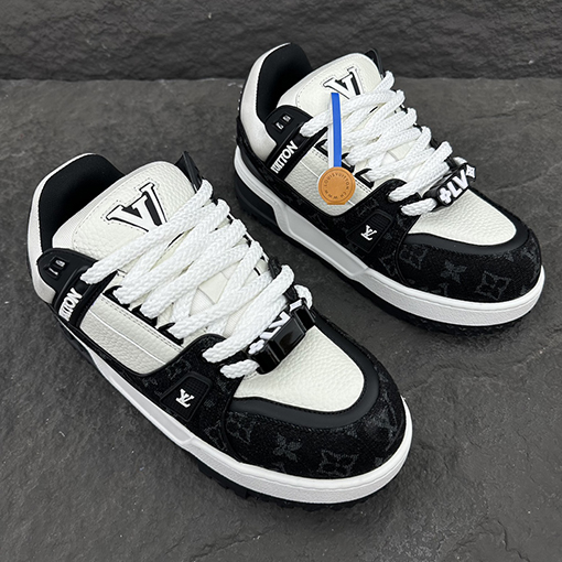 ルイヴィトンコピー   モノグラムフラワー LV アルファベットマークスニーカー