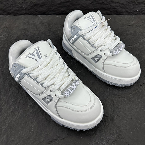 ルイヴィトンコピー   モノグラムフラワー LV アルファベットマークスニーカー