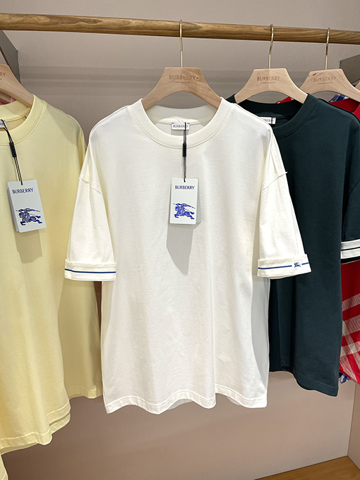 バーバリー 新しいプリントコットンTシャツ