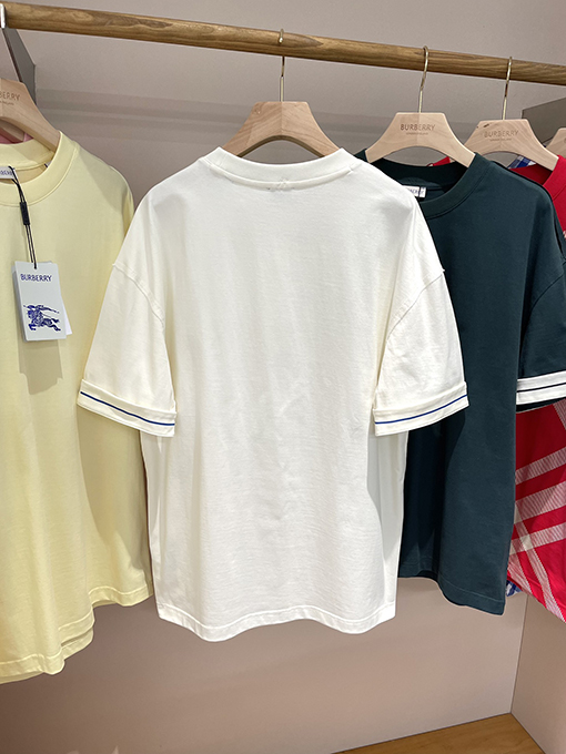 バーバリー 新しいプリントコットンTシャツ