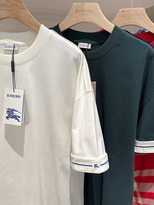 バーバリー 新しいプリントコットンTシャツ