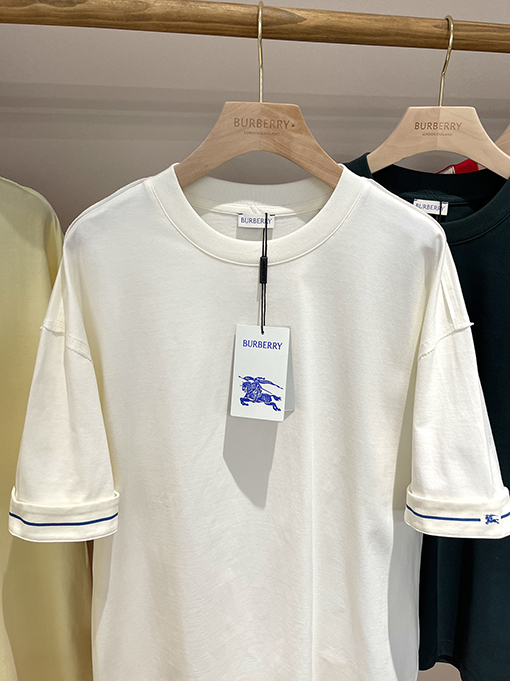 バーバリー 新しいプリントコットンTシャツ