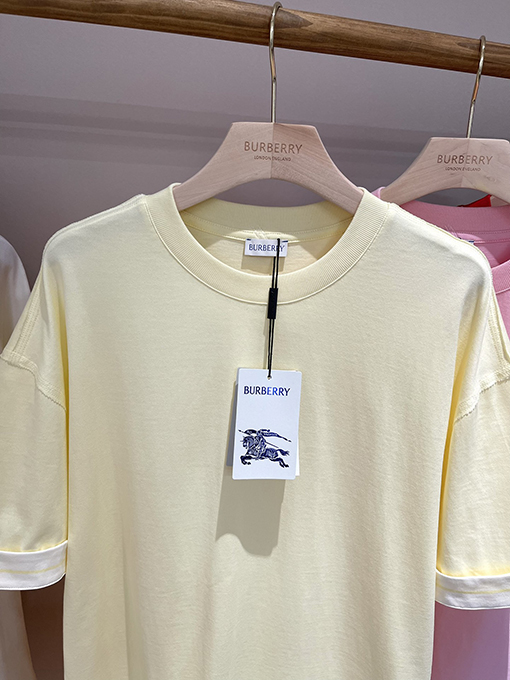 バーバリー 新しいプリントコットンTシャツ