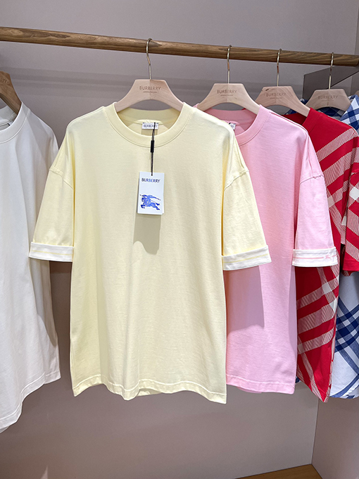 バーバリー 新しいプリントコットンTシャツ