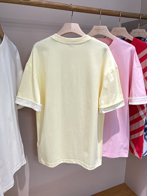 バーバリー 新しいプリントコットンTシャツ