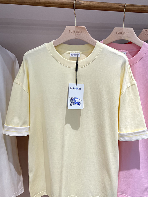 バーバリー 新しいプリントコットンTシャツ