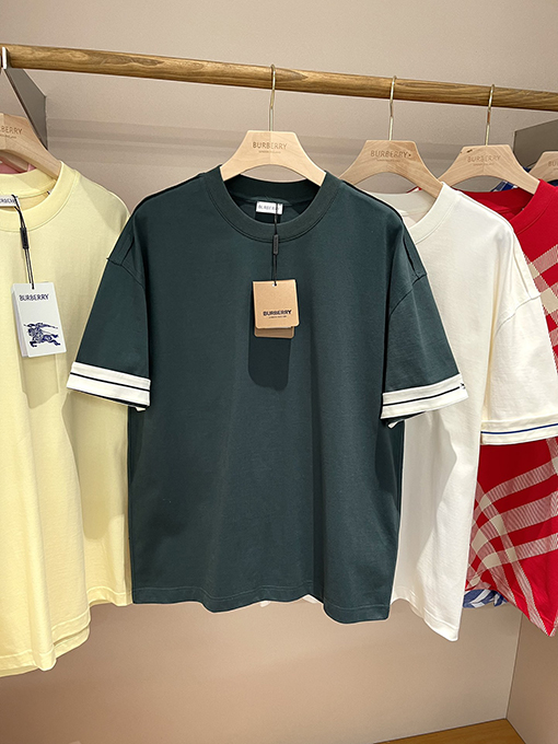バーバリー 新しいプリントコットンTシャツ