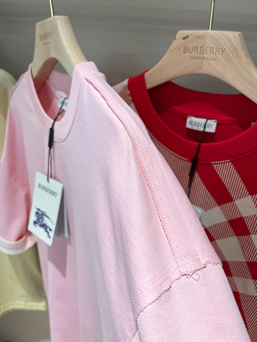 バーバリー 新しいプリントコットンTシャツ