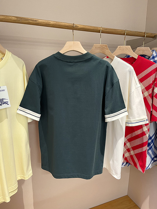 バーバリー 新しいプリントコットンTシャツ