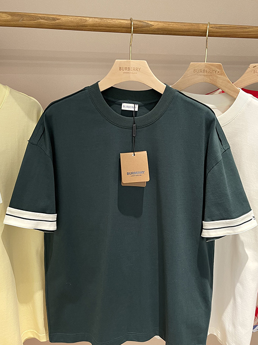 バーバリー 新しいプリントコットンTシャツ