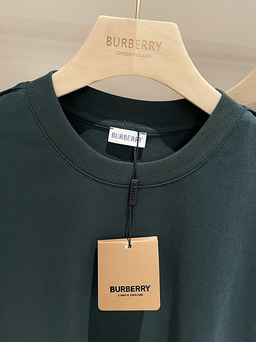 バーバリー 新しいプリントコットンTシャツ