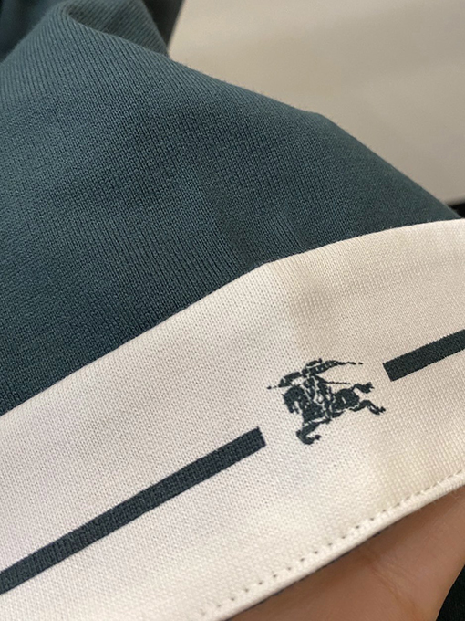 バーバリー 新しいプリントコットンTシャツ