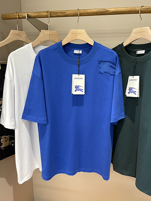 バーバリー 新しい乗馬騎士ロゴデカールコットン半袖Tシャツ