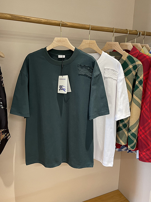 バーバリー 新しい乗馬騎士ロゴデカールコットン半袖Tシャツ