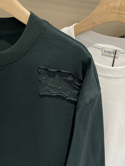 バーバリー 新しい乗馬騎士ロゴデカールコットン半袖Tシャツ