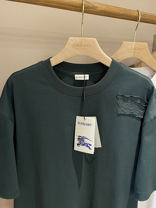 バーバリー 新しい乗馬騎士ロゴデカールコットン半袖Tシャツ