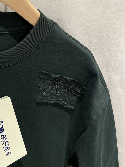 バーバリー 新しい乗馬騎士ロゴデカールコットン半袖Tシャツ