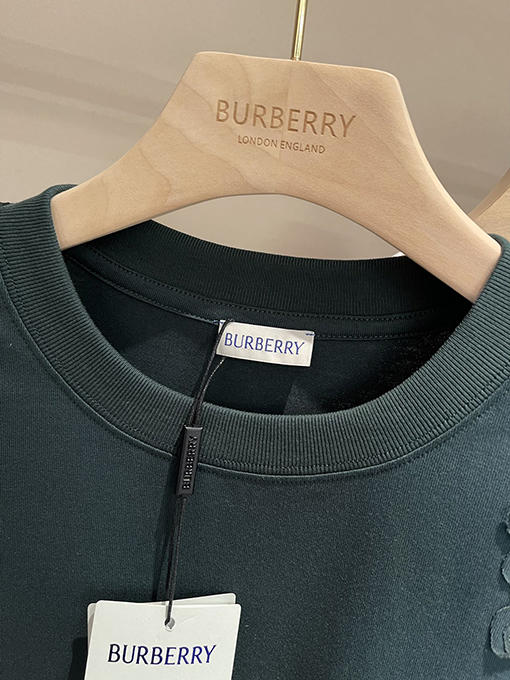 バーバリー 新しい乗馬騎士ロゴデカールコットン半袖Tシャツ