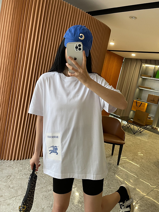 バーバリースーパーコピー 新しい乗馬騎士デカールロゴコットン半袖Tシャツ