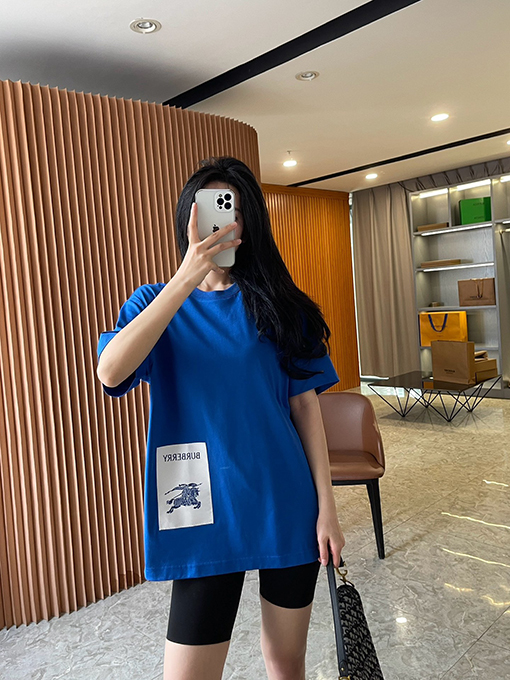 バーバリースーパーコピー 新しい乗馬騎士デカールロゴコットン半袖Tシャツ