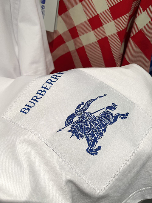 バーバリースーパーコピー 新しい乗馬騎士デカールロゴコットン半袖Tシャツ