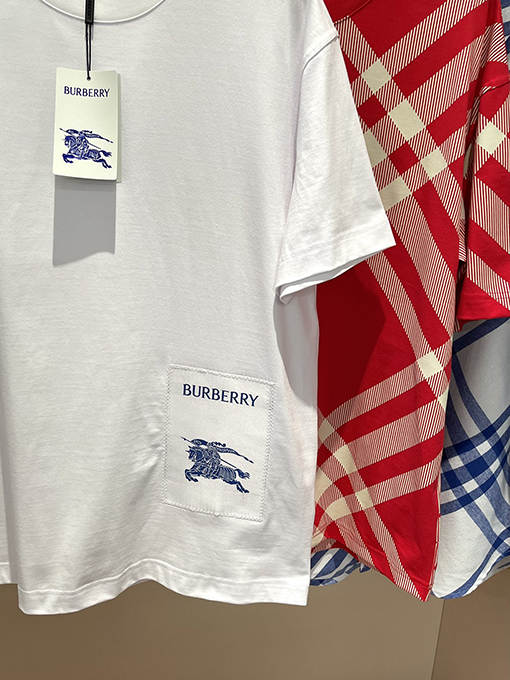 バーバリースーパーコピー 新しい乗馬騎士デカールロゴコットン半袖Tシャツ