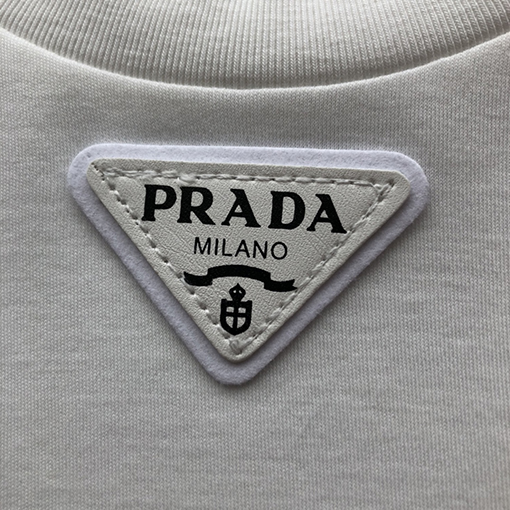プラダ 新しいアルファベットの革の半袖Tシャツ