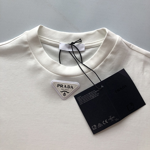 プラダ 新しいアルファベットの革の半袖Tシャツ