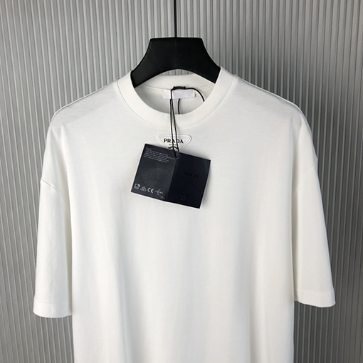 プラダ 新しいアルファベットの革の半袖Tシャツ