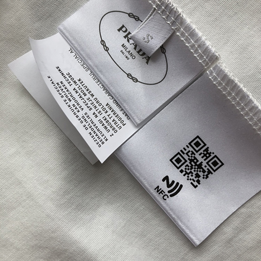 プラダ 新しいアルファベットの革の半袖Tシャツ