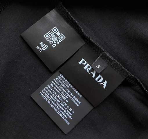 プラダ  新しいアルファベットの革の半袖Tシャツ