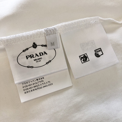 プラダ 新しい Re-Nylon と平織りニットTシャツ