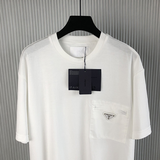 プラダ 新しい Re-Nylon と平織りニットTシャツ