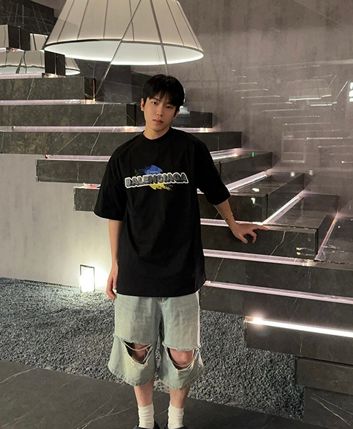 バレンシアガスーパーコピー  BALENCIAGA アルファベットプリント半袖Tシャツ
