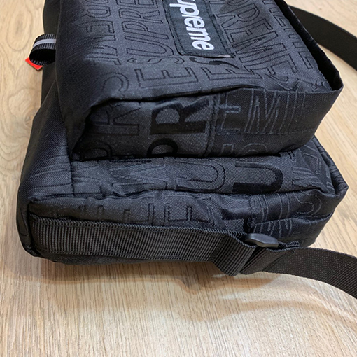 シュプリームスーパーコピー  Supreme ダークフラワーロゴジャカードショルダーバッグ