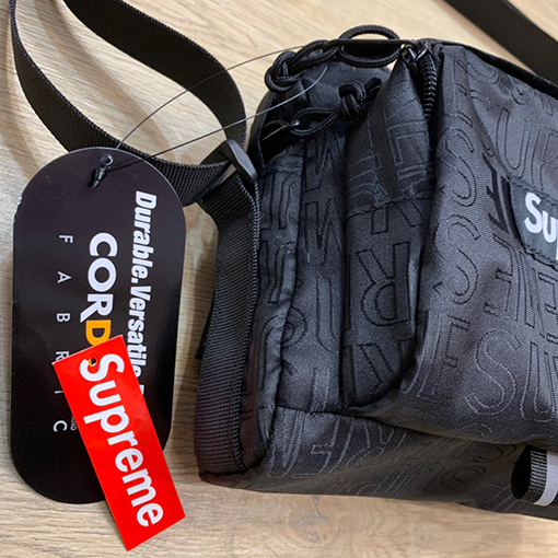 シュプリームスーパーコピー  Supreme ダークフラワーロゴジャカードショルダーバッグ