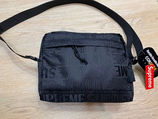 シュプリームスーパーコピー  Supreme ダークフラワーロゴジャカードショルダーバッグ