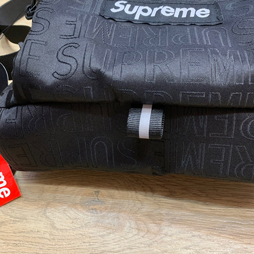 シュプリームスーパーコピー  Supreme ダークフラワーロゴジャカードショルダーバッグ